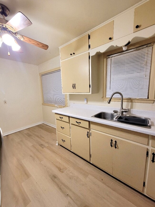 Primary Photo - 1408 Torney Ave