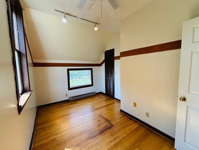 Building Photo - 2700 Meadowbrook Dr
