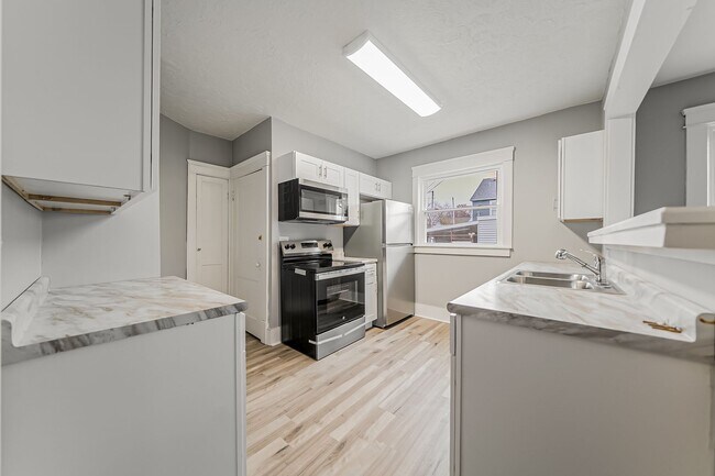 Building Photo - 841-841 Allison Ave