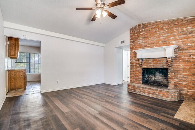 Building Photo - 818 Quinette Dr