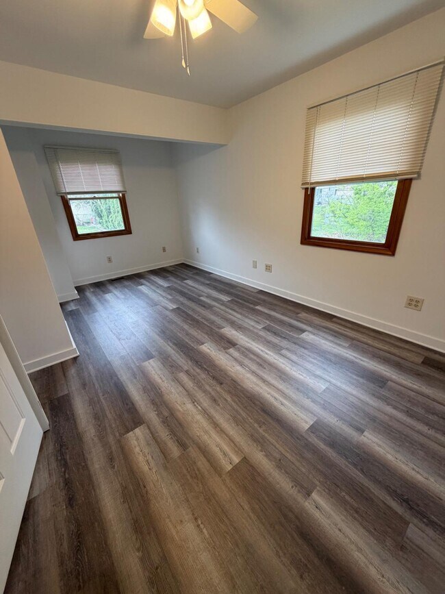 Building Photo - 122 Pine Glen Rd