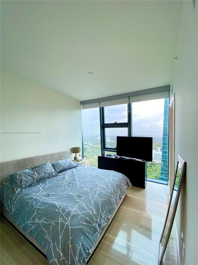 Building Photo - 1451 Brickell Ave