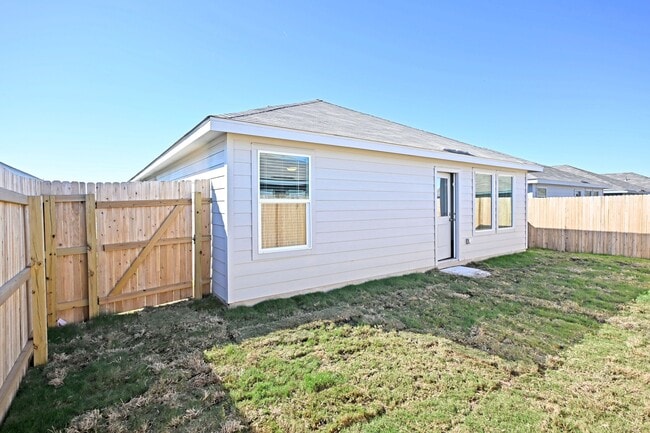 Building Photo - 2429 Legends Crk