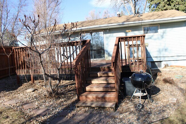 Building Photo - 1832 N Crestmore Ct