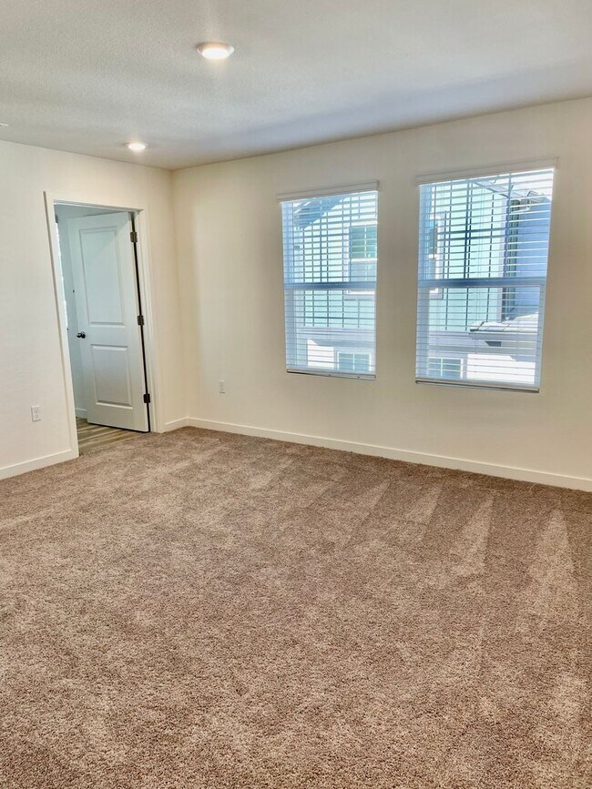 Building Photo - 2616 Celestial Ln