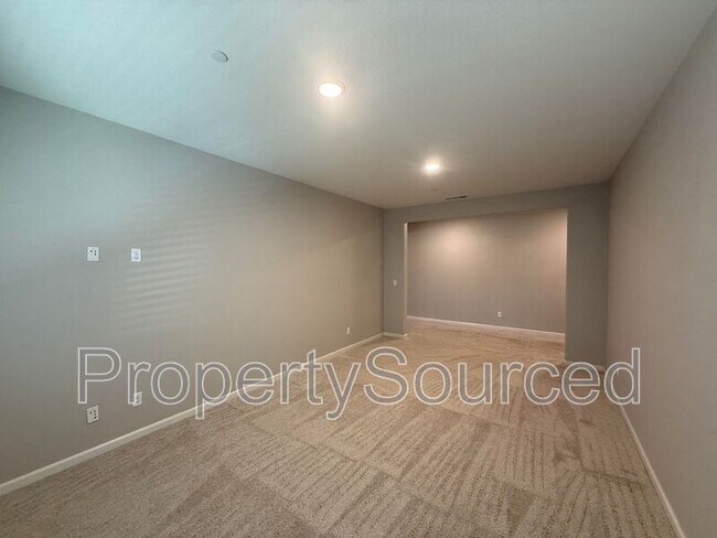 Building Photo - 437 Pendragon St