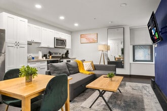 Building Photo - 209 9th St