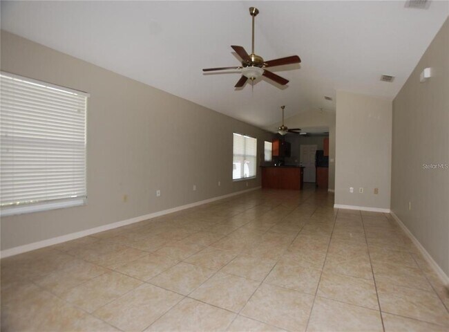 Building Photo - 312 E Hibiscus Dr