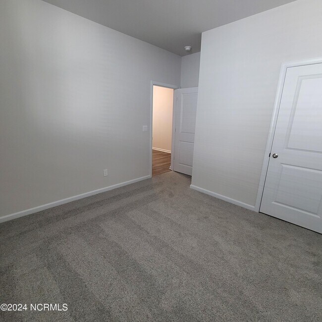 Building Photo - 7136 Foxhollow Ln