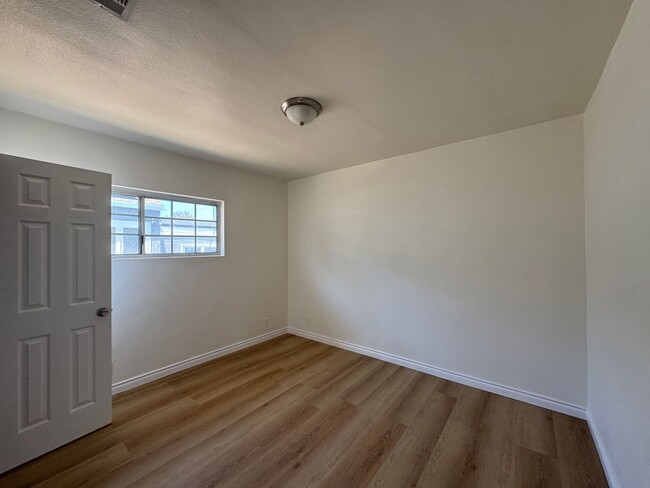 Building Photo - Single Family 3bd 2ba + Office Space