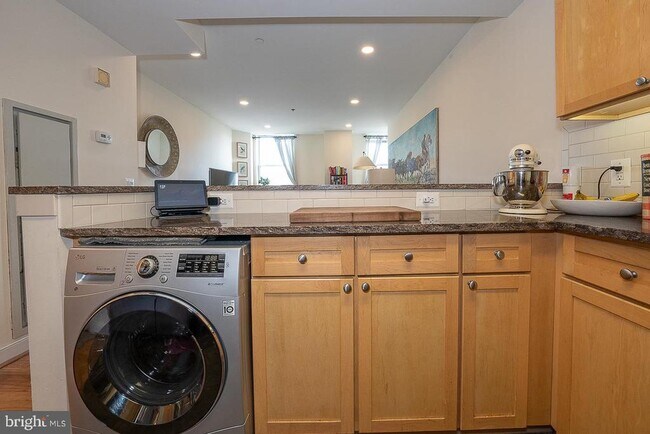 Building Photo - 111 S 15th St