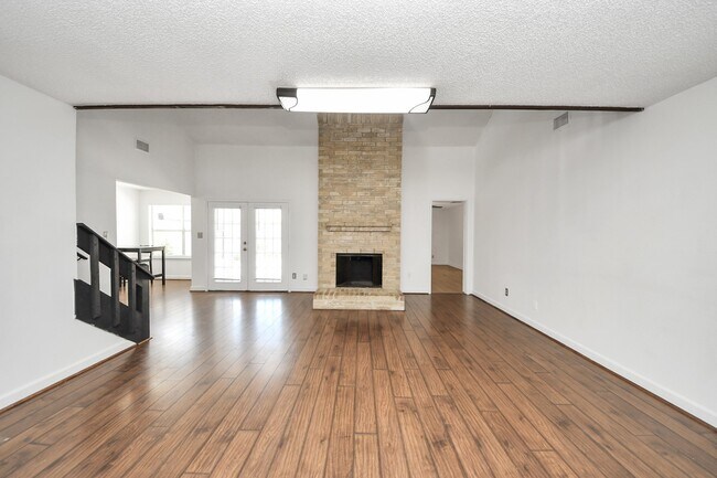 Building Photo - 6230 Grandvale Dr