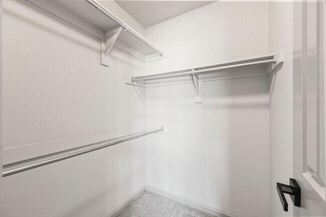 Building Photo - 5540 Almont Ave