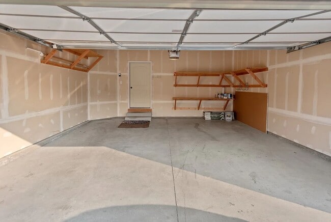 Building Photo - Luxurious Spacious layout in convenient Sa...