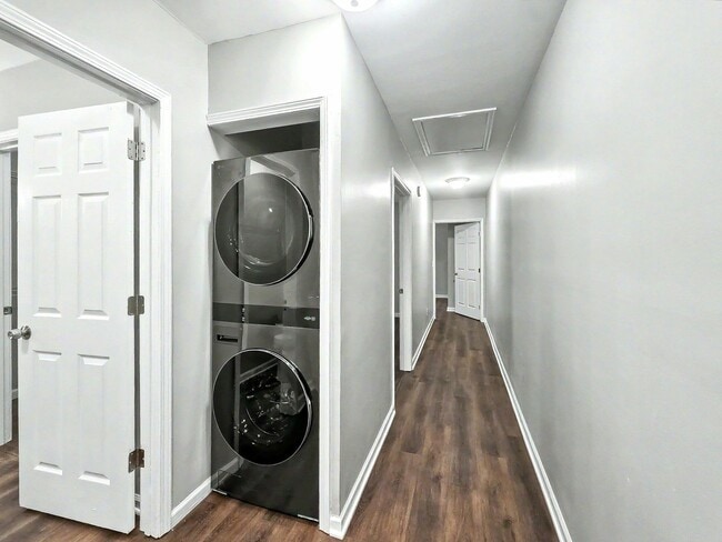 Building Photo - 960 Sims St SW