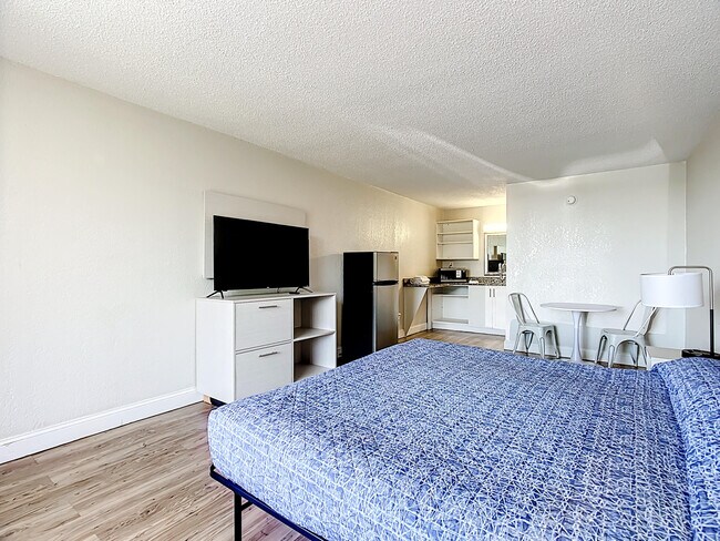 Building Photo - 4645 N Socrum Loop Rd