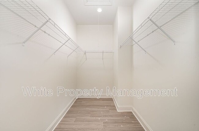 Building Photo - 412 Hampton St