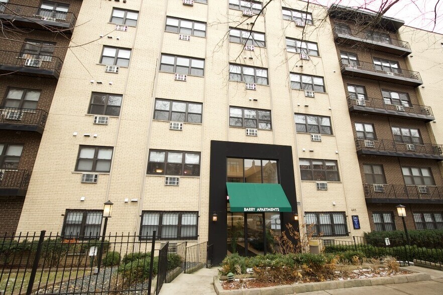 Building Photo - 509 W Barry Ave
