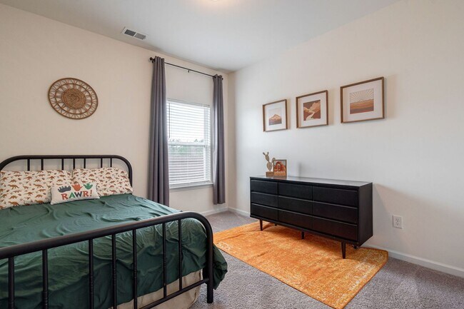 Building Photo - Move-In Ready Bogart Home with Open Layout and Private Fenced Yard
