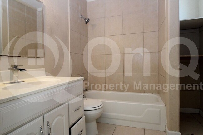 Building Photo - 3206 W Cypress St