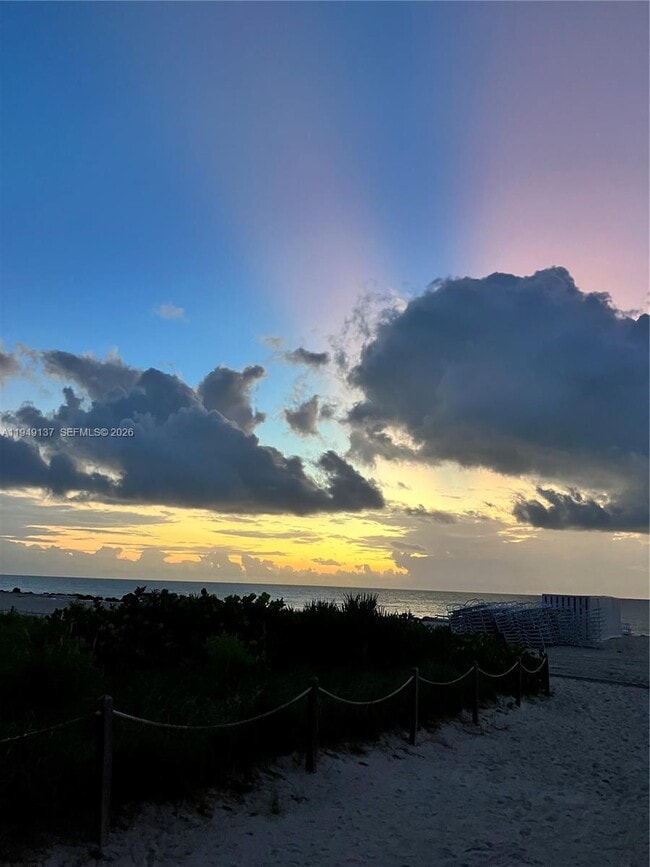 Building Photo - 2899 Collins Ave