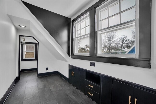 Building Photo - 4941 Montgomery Ave