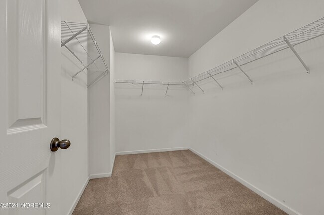 Building Photo - 44 Begonia Ln