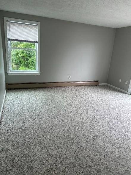 Building Photo - 8 Cornerbrook Cir