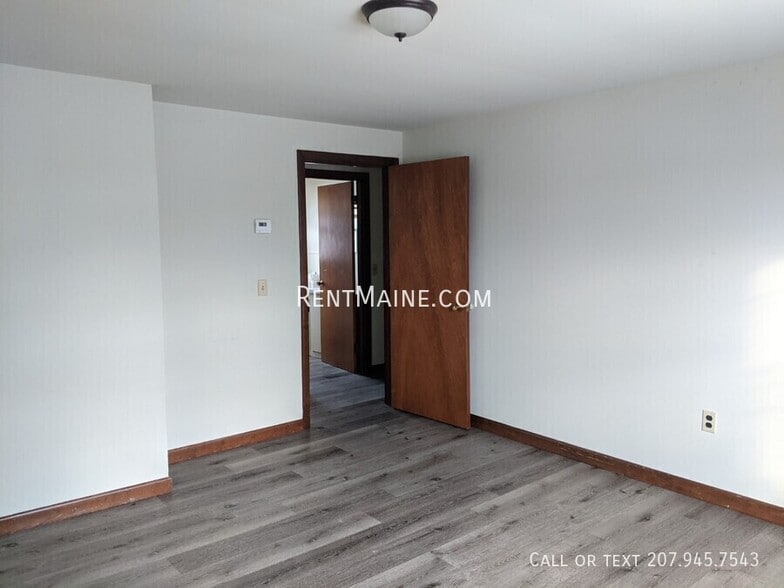 Building Photo - 13 Hemlock St