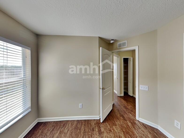 Building Photo - 13136 Early Run Ln