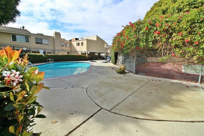 Building Photo - 3 Bedroom + 2.5 Bathroom Condo | Ralston Village Community | Ventura | Unfurnished