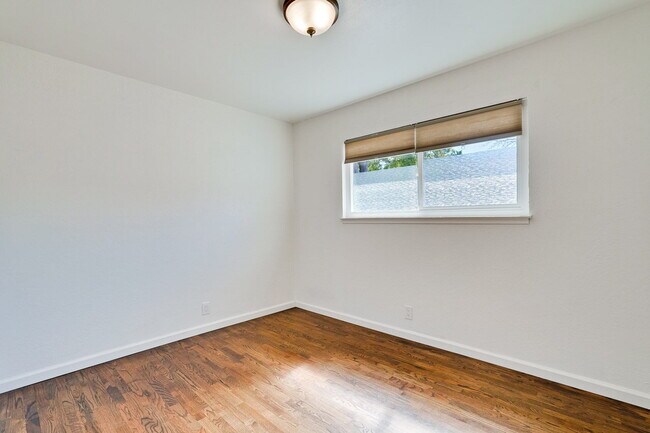 Building Photo - Updated 3BR/2BA Home with Great Schools and Convenient Location