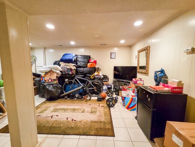 Building Photo - Beautiful 3BR Townhouse in Rockville/Derwood for early June Move-In!