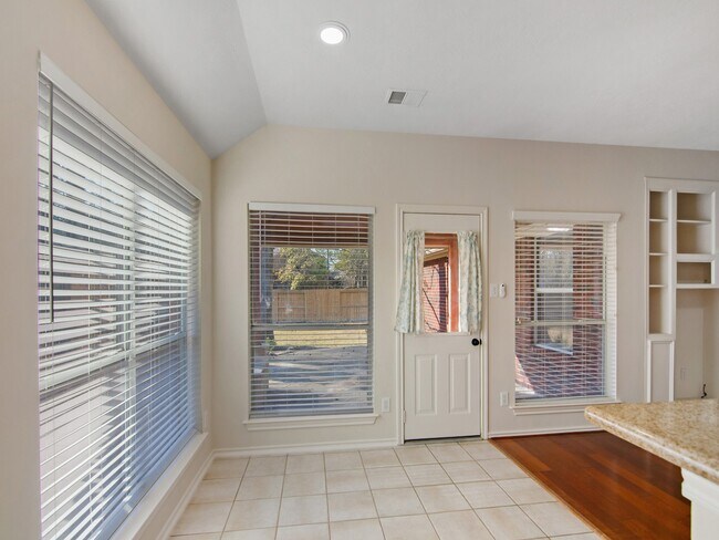 Building Photo - 30 Jewelsford Dr