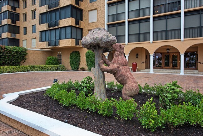 Building Photo - 3430 Gulf Shore Blvd N