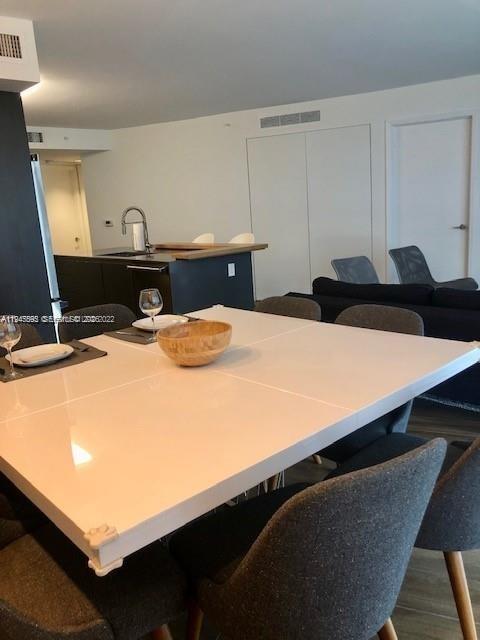 Building Photo - 9821 E Bay Harbor Dr