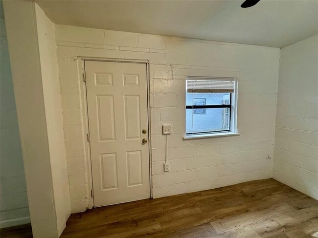 Building Photo - 647 NE Waldo Rd