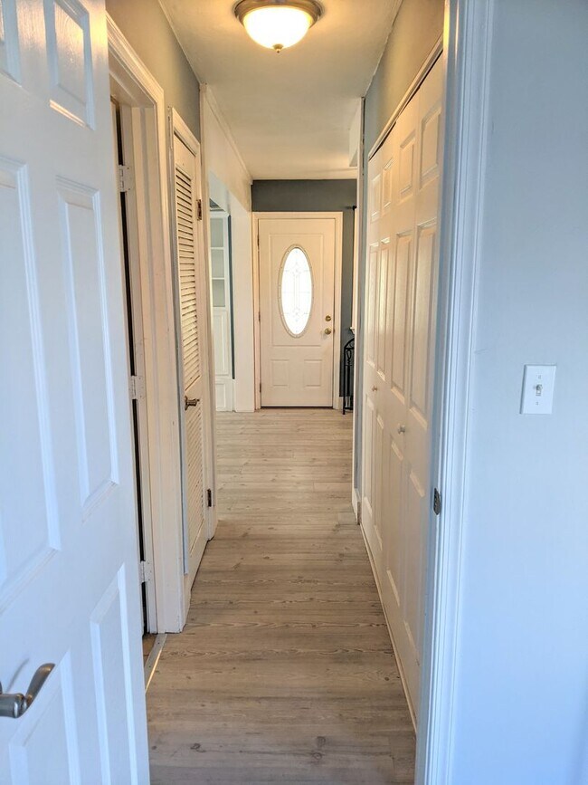 Building Photo - Bright and Open Floor Plan Across the Street from the Beach!