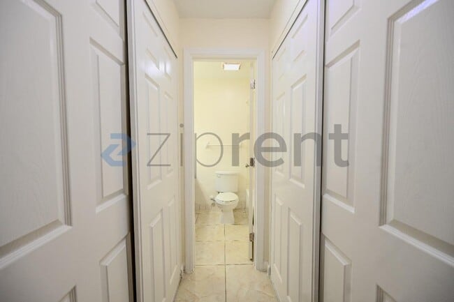 Building Photo - 6040 SW 26th St