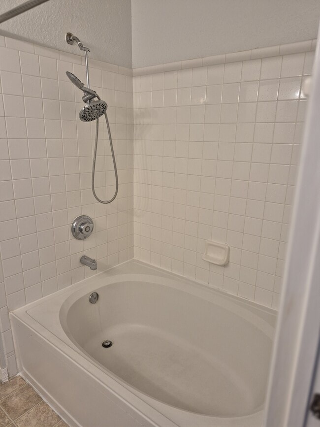 Building Photo - 13700 Richmond Park Dr N