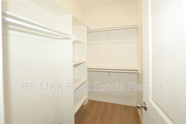 Building Photo - 1405 SW Poigai Wy