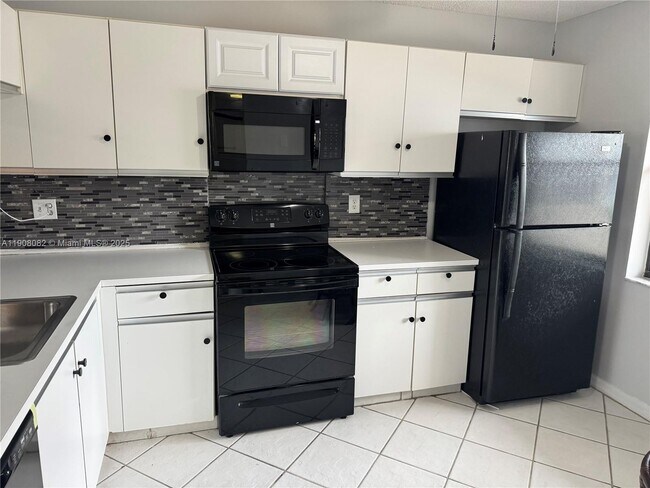 Building Photo - 7590 Tahiti Ln