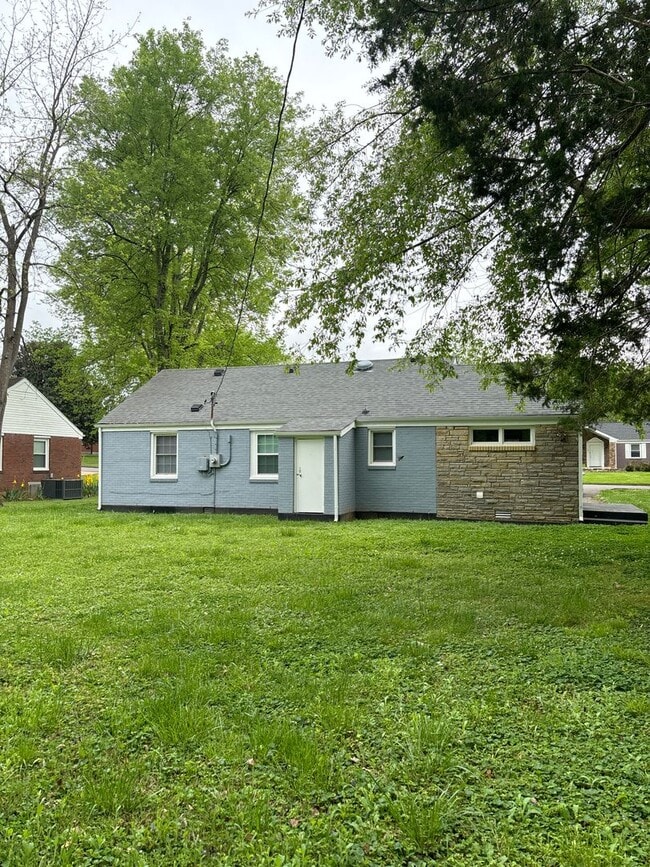 Building Photo - 135 N Meadow Dr