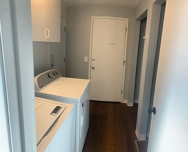 Building Photo - $2,500 Three Bedrooms, Two Baths Home with Private Back Yard, Ready To Lease!