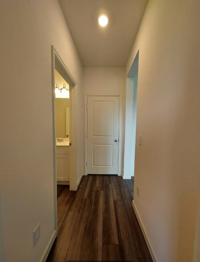 Building Photo - 1024 Long Bay Ct