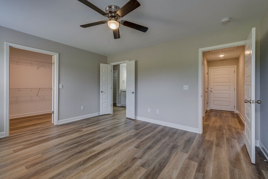 Building Photo - 648 S Tunnel Rd