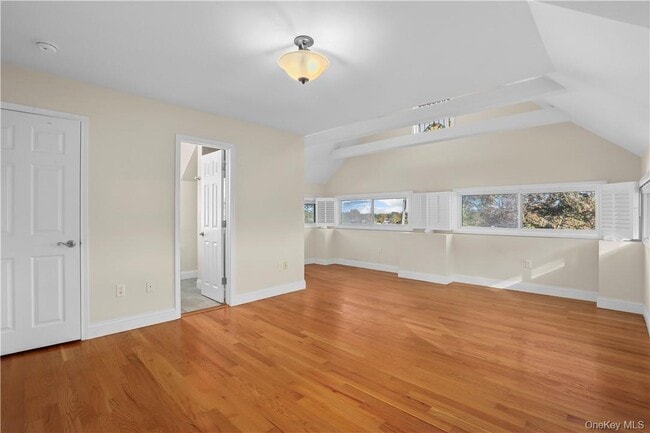 Building Photo - 33 Sycamore Rd