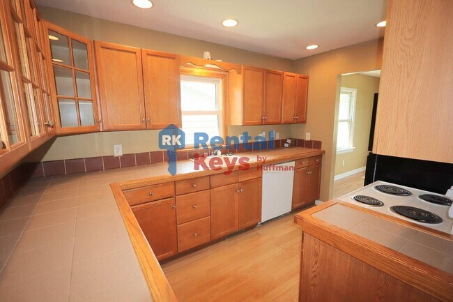 Building Photo - 5409 N Fares Ave