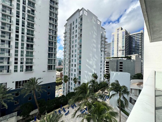 Building Photo - 253 NE 2nd St