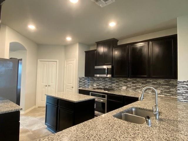 Building Photo - 913 Dickens Dr
